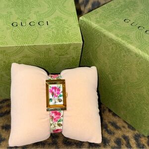 Gucci Blooms Gold Floral Women's Watch
